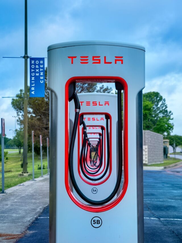 Tesla is offering free
Supercharging in off peak hours to help
alleviate holiday traffic